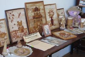 В Центральной библиотеке открылась выставка изделий из бересты