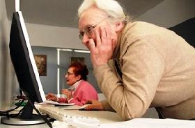 Пенсионеры Красноуфимска могут подать заявку на обучение работе на компьютере