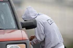 Восемнадцатилетний красноуфимец украл телефон и попытался угнать авто у своего знакомого