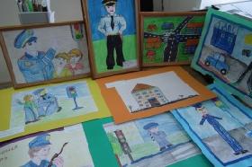 В отделе полиции выставка детских рисунков «Полицейский Дядя Степа»
