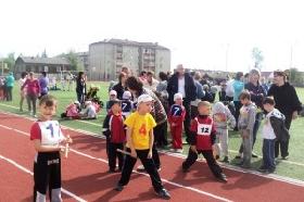 На городском стадионе прошла легкоатлетическая эстафета для дошкольников
