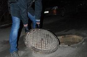 Полицейские задержали похитителей канализационных люков